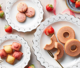 あまおう苺バウムクーヘン＆プチフィナンシェ ギフトボックス